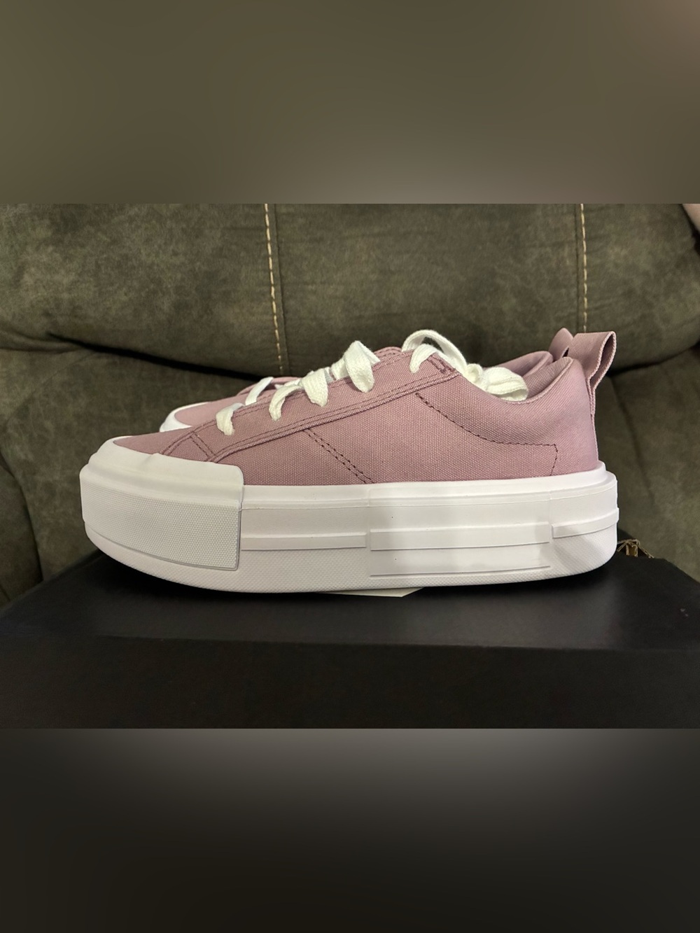 Converse Women's Dusty Pink Low-Top Platform Sneakers with White Sole brand new